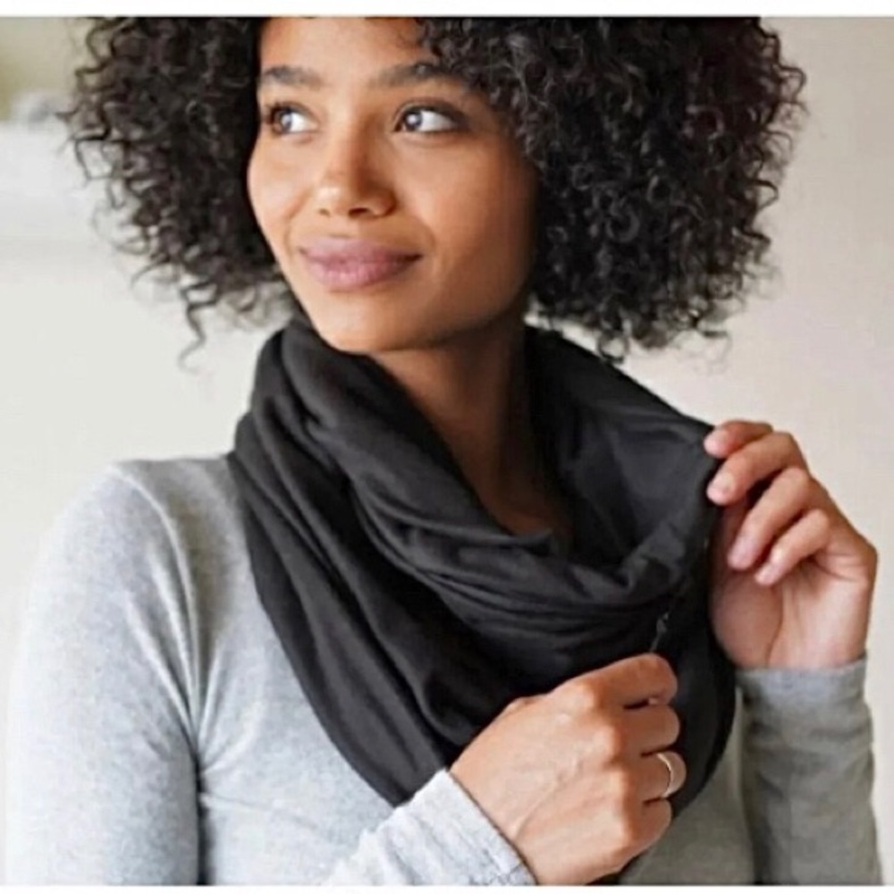 Beyond Yoga Infinity Hidden Pocket Scarf -NWT